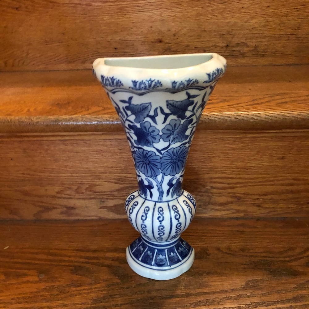 Ceramic hanging sconce